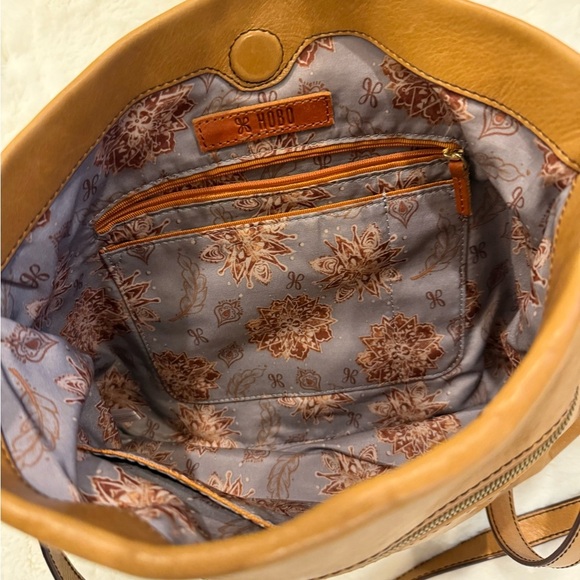 HOBO Crossbody Bag Camel Tan Soft Leather Foldover Clutch Adjustable Strap - Picture 8 of 14